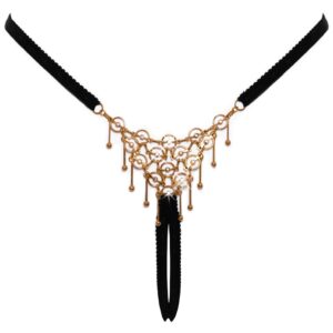 Ouvert-String mit aufwendigem Schmuck